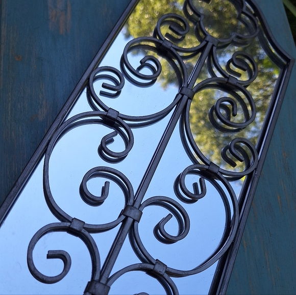 2 Mirrors Set of 2 Wall Mirror Wrought Iron Metal and Glass Vintage Wall Hanging - Picture 8 of 10